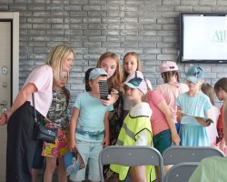 Юные читатели из средней школы № 140 г. Минска пришли в гости к журналу "Рюкзачок" Юные читатели из средней школы № 140 г. Минска пришли в гости к журналу "Рюкзачок"